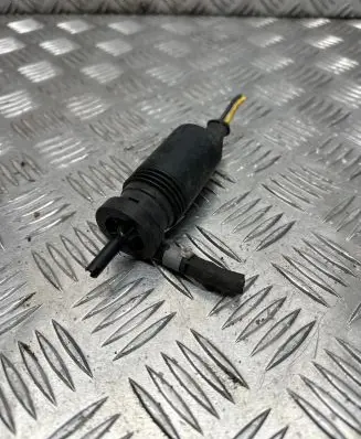 Volvo XC90 Windscreen/windshield washer pump 1012458