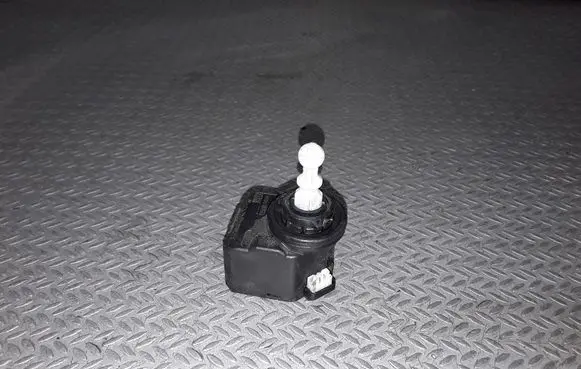Opel Zafira B Headlight level adjustment motor 00883000