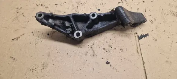 Volkswagen Transporter - Caravelle T4 Engine mounting bracket