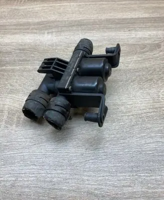 BMW 5 E60 E61 Coolant heater control valve 6931708 080606