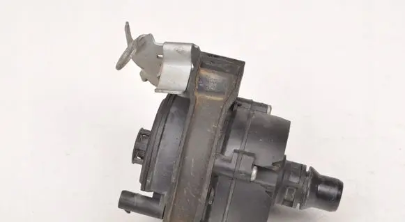 BMW 2 F46 Other engine bay part 8486848