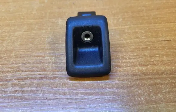 Volvo XC70 AUX in-socket connector 30781155