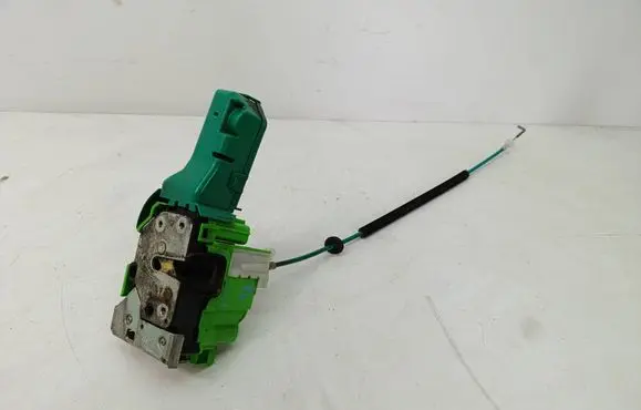 Alfa Romeo Giulietta Front door lock 
