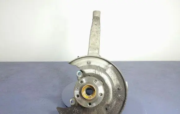 Volvo XC60 Front wheel hub spindle knuckle 32298139