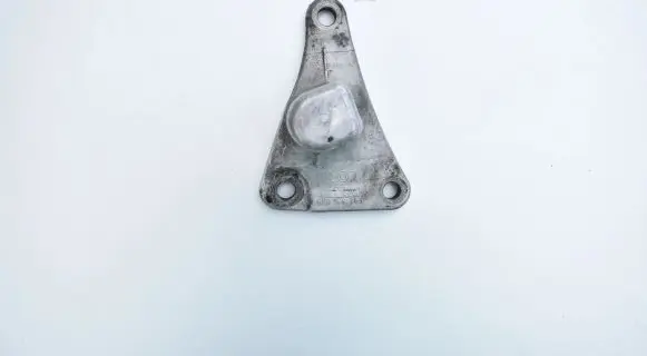 Audi A4 S4 B7 8E 8H Engine mounting bracket 8E0199343