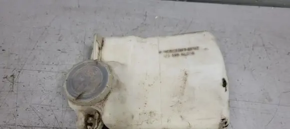 Windshield washer fluid reservoir/tank