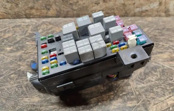 Hyundai XG Fuse module 9122038000