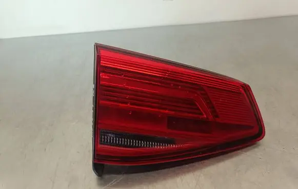 Volkswagen PASSAT B8 Tailgate rear/tail lights R1Y02 3928