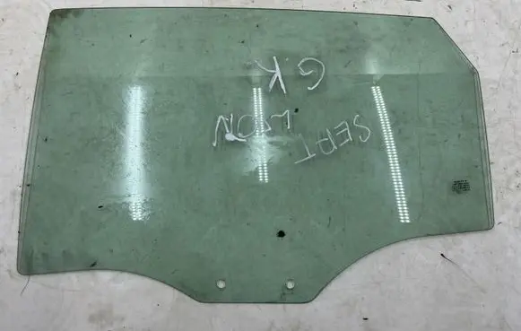 Seat Leon (1P) Rear door window glass 43R000015