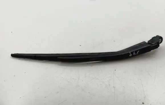 Rear wiper blade arm