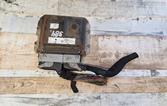 Opel Zafira B Engine control unit/module 275820467301