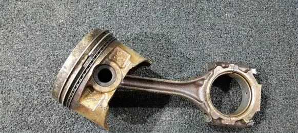 Mitsubishi Galant Piston with connecting rod