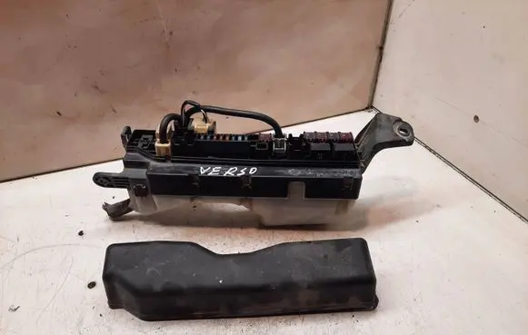 Toyota Corolla Verso E121 Fuse box set