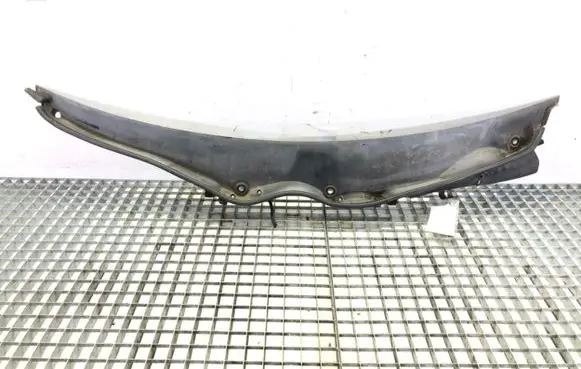 Mercedes-Benz C AMG W203 Wiper trim