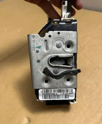 Chrysler Pacifica Front door lock P04589916AE T76KD0937