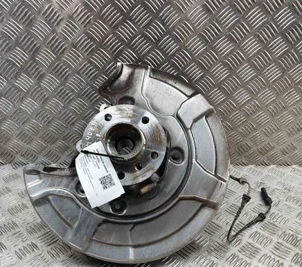 BMW X7 G07 Rear wheel hub 6880474 6876654