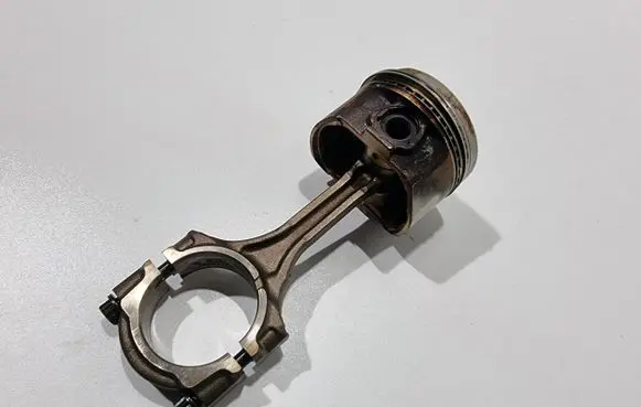 Lexus IS 200-300 Piston with connecting rod 1310146081 1320146061 1320146060