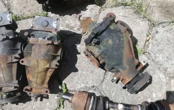Mercedes-Benz SL R107 Rear differential 1073506420