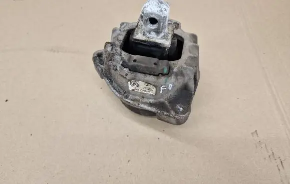 BMW 5 F10 F11 Engine mount bracket 6777381