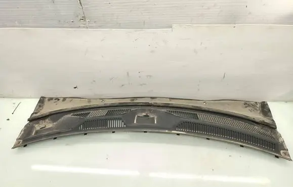 Dodge Nitro Wiper trim 