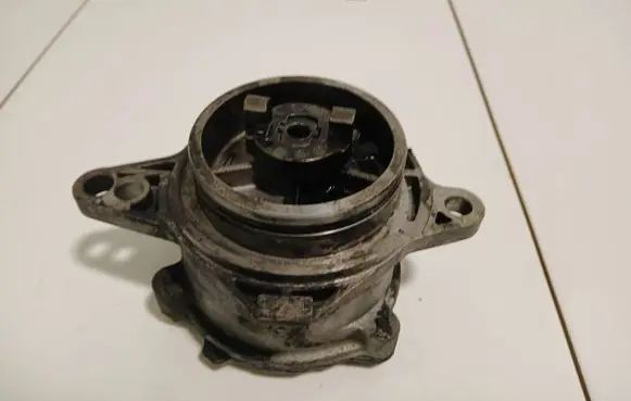 BMW 5 E39 Vacuum pump 2249939