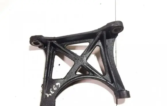 Toyota Avensis T250 Engine mounting bracket