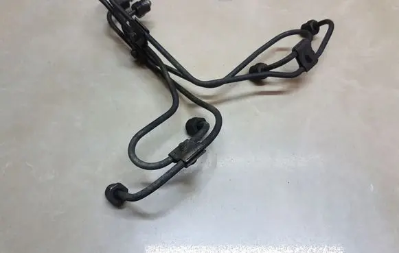 Mitsubishi Pajero Sport I Fuel injector supply line/pipe 