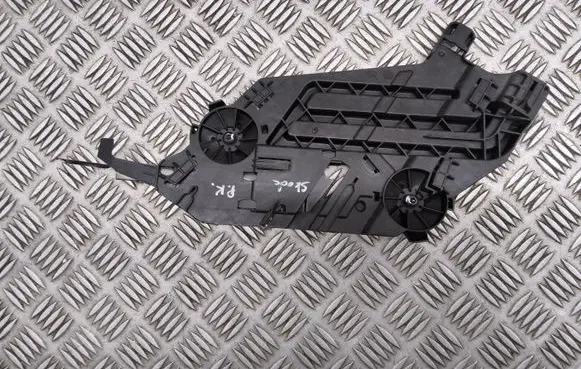 Skoda Octavia Mk2 (1Z) Headlight/headlamp mounting bracket LI17035201