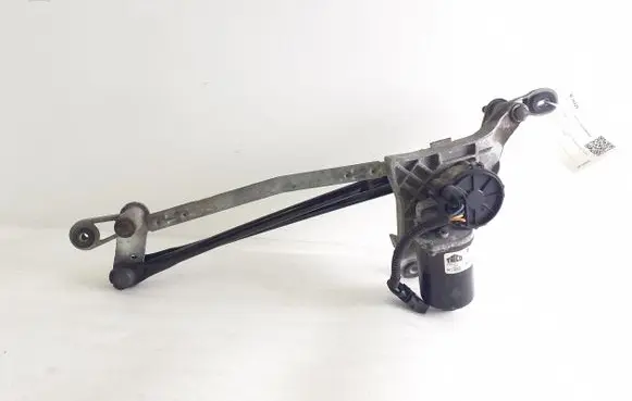 Maserati Levante Front wiper linkage and motor 670007561 M156B