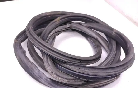 Mercedes-Benz Sprinter W906 Front door rubber seal 