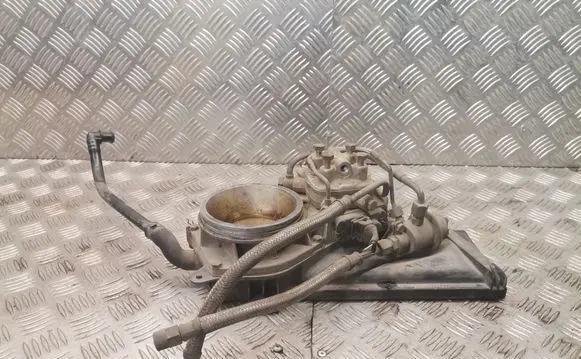 Audi 80 90 B3 Fuel distributor 