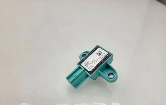 Audi A4 S4 B8 8K Airbag deployment crash/impact sensor 8K0955557C 5WK4380902