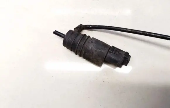 BMW 5 E39 Windscreen/windshield washer pump