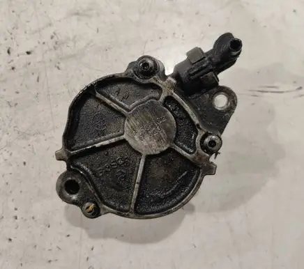 Peugeot 407 Vacuum pump D1561C2