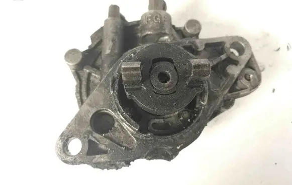 Opel Astra H Vacuum pump