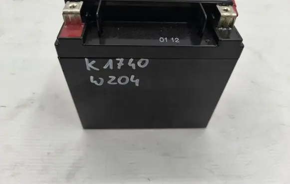 Mercedes-Benz C W204 Car battery A0009827008