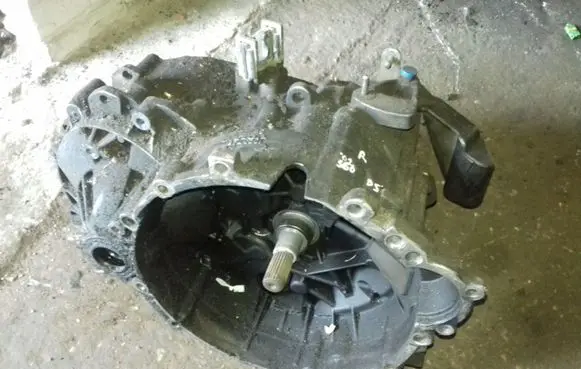 Volvo S60 Manual 5 speed gearbox 1023746