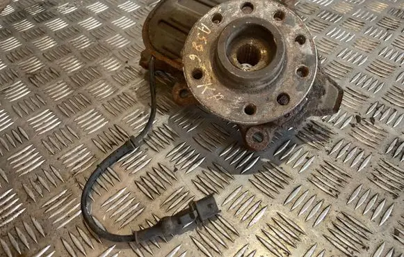 Opel Meriva A Front wheel hub 93328737