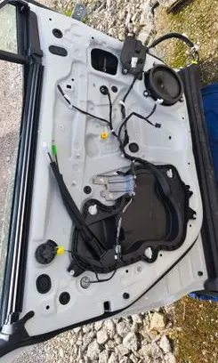 Toyota C-HR II Front door