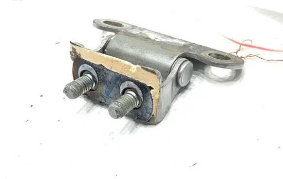 Tailgate/trunk/boot hinge