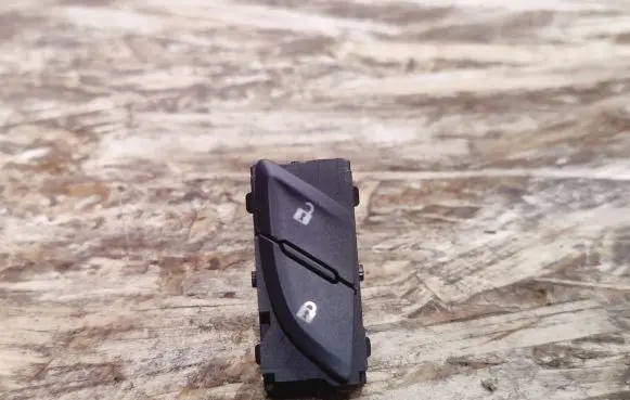Cadillac XTS Central locking switch button 23122516