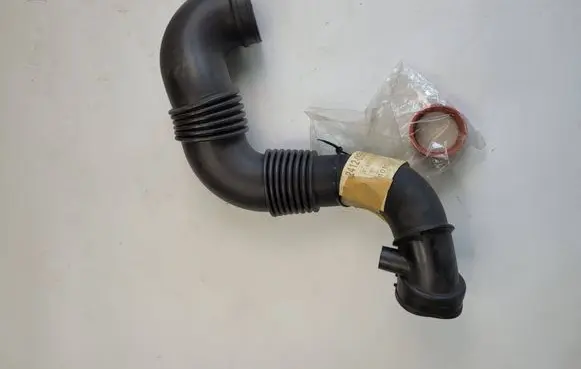 Mercedes-Benz Vito Viano W639 Turbo air intake inlet pipe/hose A6395282082