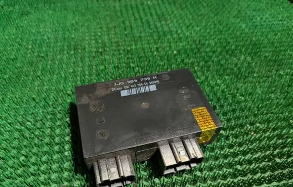 Volkswagen Golf IV Comfort/convenience module 1J0959799N 5DK00795450