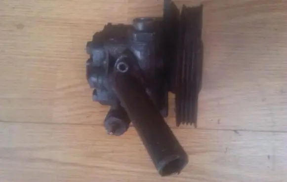 Mazda 323 Power steering pump