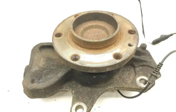 Mercedes-Benz Sprinter W906 Front wheel hub A906332 A9069050601