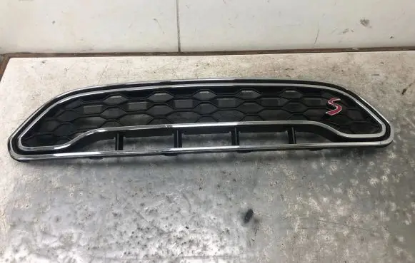 Mini Cooper Countryman F60 Front bumper upper radiator grill 7405406