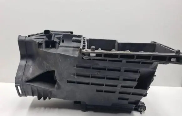 Mercedes-Benz C W203 Air filter box A2710900901 2710900901