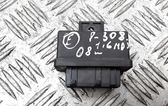 Peugeot 308 Fuel pump relay 240107