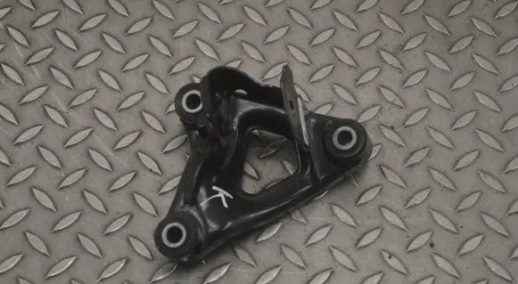 Tesla Model Y Engine mounting bracket 111023300C