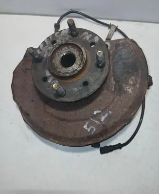Mitsubishi Carisma Front wheel hub